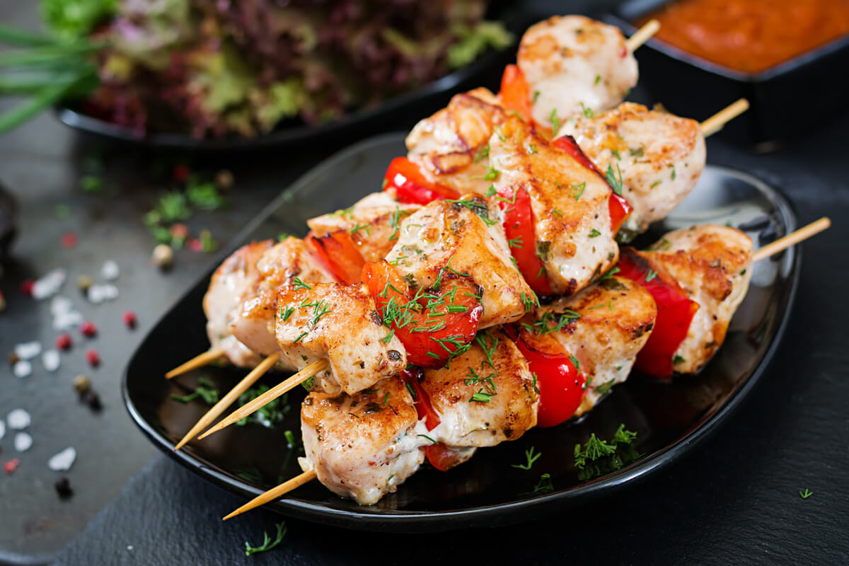 Chicken skewers with slices of sweet peppers and dill