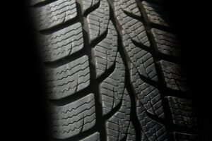 Read more about the article An easy tire buying guide for Your Car : 2024